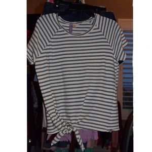 FRANCESCA’s front tie striped shirt